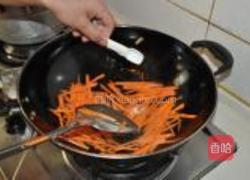 胡萝卜素炒香干的做法图解4