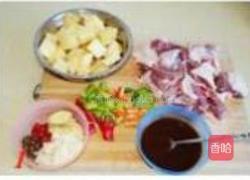 土豆烧鸭腿的做法图解2