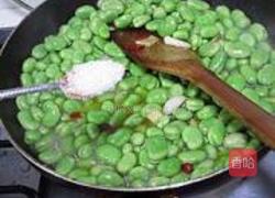 蒜香辣味蚕豆米的做法图解3
