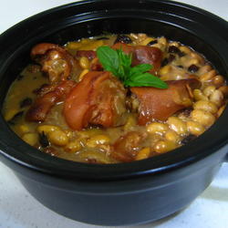 黄豆猪手煲的做法[图]