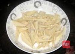 五花肉炒笋尖的做法图解2