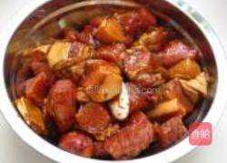 三黄鸡烧五花肉的做法图解1