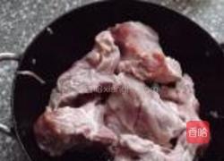 红酒排骨鹌鹑蛋的做法图解1