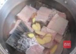 清爽鱼冻的做法图解2