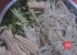 拌腐竹黄瓜金针菇的做法图解6