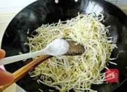醋烹绿豆芽的做法图解3