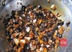 蒜头豆豉蒸黄骨鱼的做法图解2