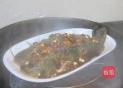 蒜头豆豉蒸黄骨鱼的做法图解5