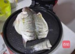 鱼香香菇铁板鲈鱼的做法图解4
