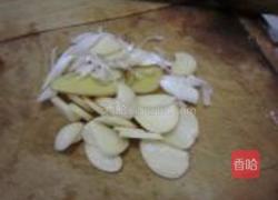 鱼香香菇铁板鲈鱼的做法图解6