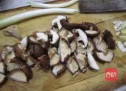 鱼香香菇铁板鲈鱼的做法图解7