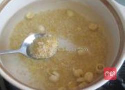 百合花莲子小米粥的做法图解2