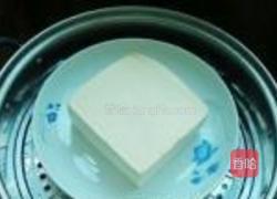 自制鸡精拌小葱豆腐的做法图解1