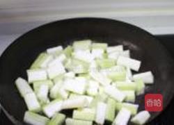 丝瓜炒木耳的做法图解4