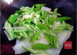 腊肠炒冬瓜的做法图解3