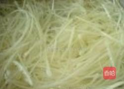 干煸黄金土豆丝的做法图解2