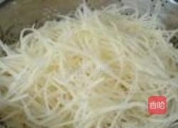 干煸黄金土豆丝的做法图解3