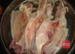 芹菜腐竹干鱿的做法图解1