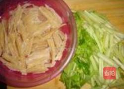 芹菜腐竹干鱿的做法图解3