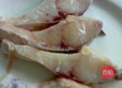 紫苏叶煎焗大海鲩的做法图解2