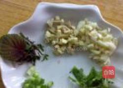 紫苏叶煎焗大海鲩的做法图解3