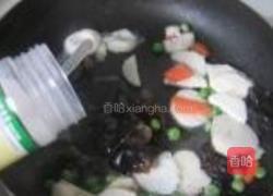 荸荠黑木耳炒肉片的做法图解5