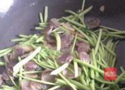 藜蒿炒香肠的做法图解7