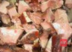 腌豆角炒熏鸭腿的做法图解2