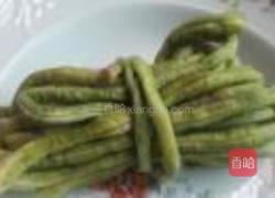 腌豆角炒熏鸭腿的做法图解3