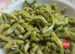 腌豆角炒熏鸭腿的做法图解4