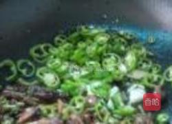 腌豆角炒熏鸭腿的做法图解8