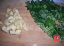 西芹土豆焖鸡块的做法图解3