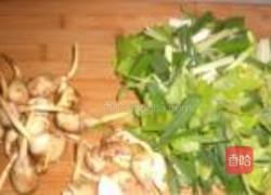 蒜苗芹菜炒慈菇的做法图解2
