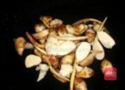 蒜苗芹菜炒慈菇的做法图解3