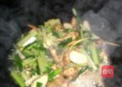蒜苗芹菜炒慈菇的做法图解6
