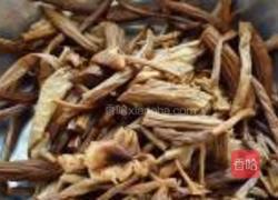 茶树菇炒仔鸡的做法图解3