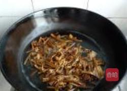 茶树菇炒仔鸡的做法图解4