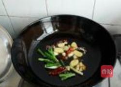 茶树菇炒仔鸡的做法图解5