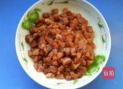 毛豆炒香菇肉丁的做法图解3