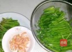 北极虾炒韭菜的做法图解2