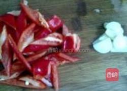 腰果炒芹菜的做法图解1