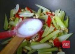 腰果炒芹菜的做法图解7