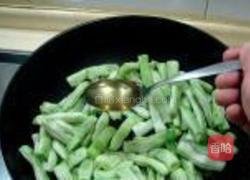 京酱焖白扁豆的做法图解2
