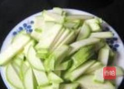 西葫芦炒烤鸭肉的做法图解2