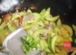 西葫芦炒烤鸭肉的做法图解6