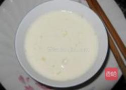 蜜豆蛋清炒牛奶的做法图解3