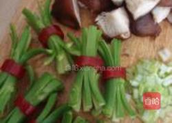 腰果香菇炒芥兰梗的做法图解2