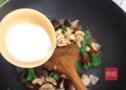 腰果香菇炒芥兰梗的做法图解8