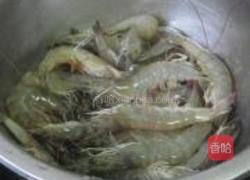 青椒炒对虾的做法图解1