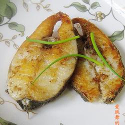 椒盐香煎海鲈鱼的做法[图]